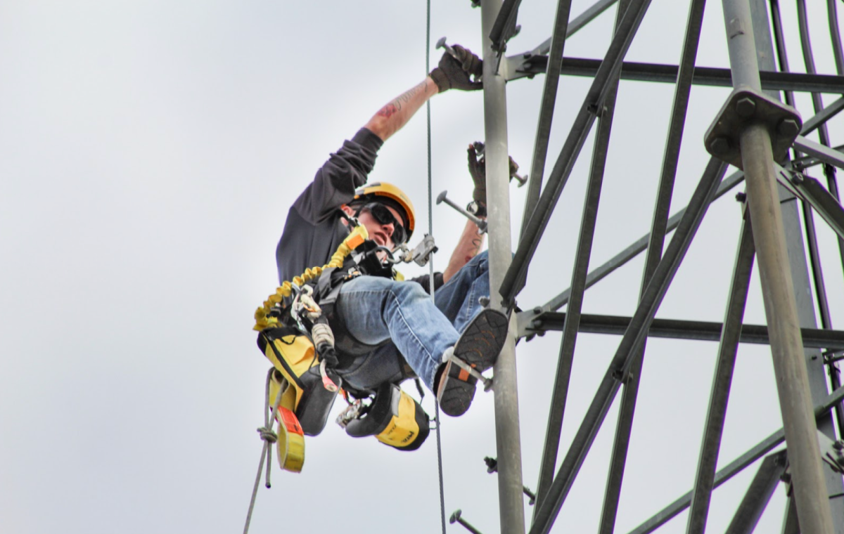 Commenco Tower Crews Scale Climbing Demand